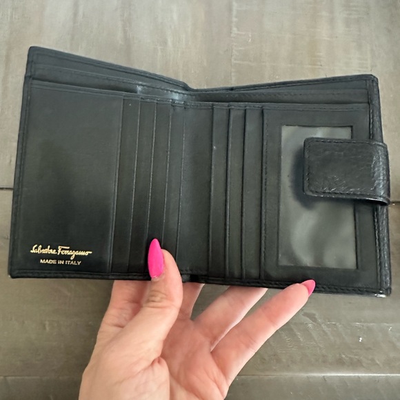 Salvatore Ferragamo Gold Bow Black Leather Bifold Wallet - Picture 4 of 9